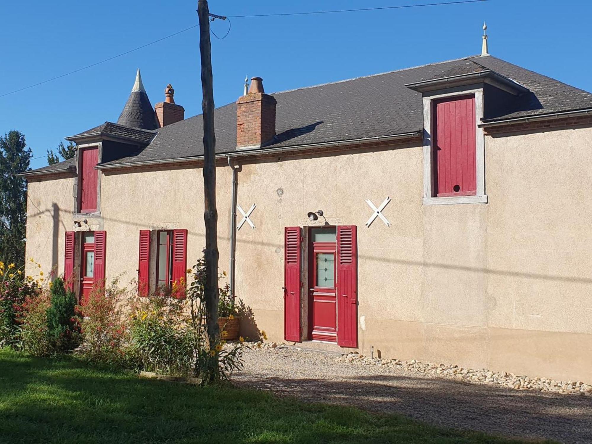 Maison 19Eme Renovee Avec Terrasse Et Bornes De Recharge - Fr-1-489-406 Cindre Exterior foto